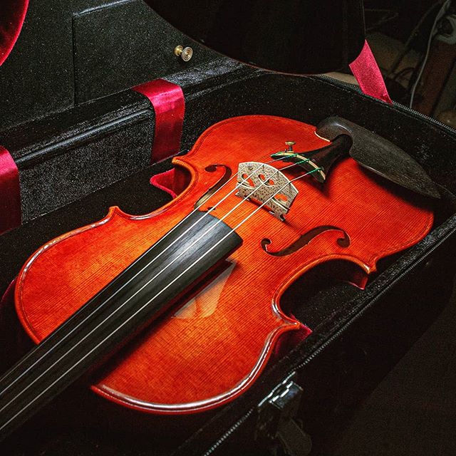 Amazing polished work by the up and coming marcoliutaio. Try this violin for yourself at our Contemporary Instrument Exhibition next Monday 24th of February!
#violin #violinist #musician #concert #london #exhibition