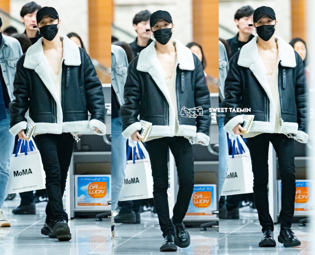 이태민 이태민 이태민
손가락아 열일해줘 태민이랑 채팅좀 해보자🙏🏻