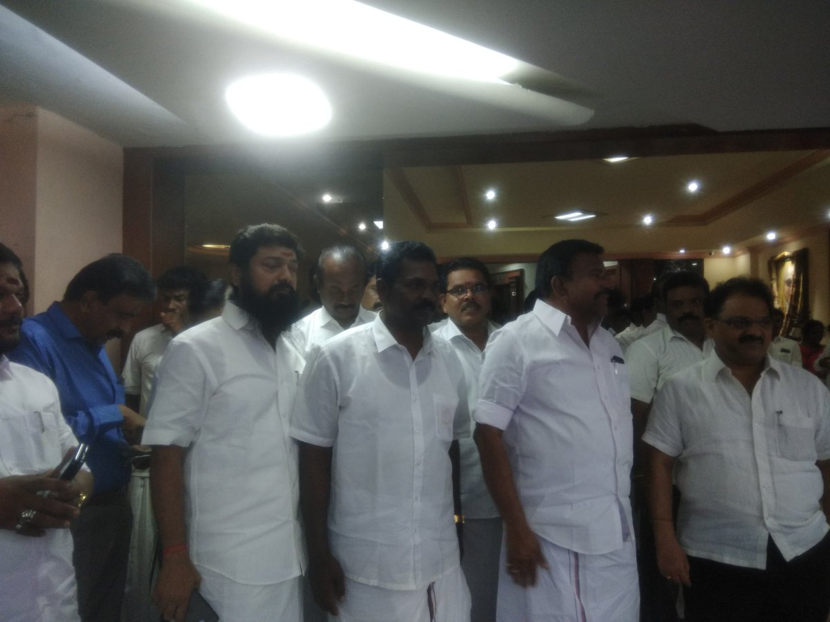 DmkKali's tweet photo. கழக முதன்மைச் செயலாளர் அண்ணன் கே என் நேரு அவர்களுடன் அண்ணா அறிவாலயம் காளி.அ.காந்தி.ஓன்றியகுழுஉறுப்பினர் https://t.co/Az1ExobKEt