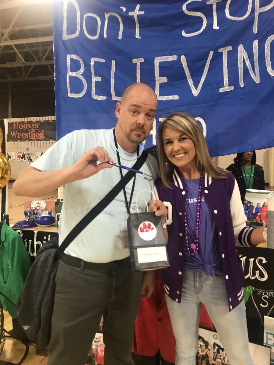 c_bayko's tweet photo. @DrChrisRobbins got flair (pens)! Winner winner! 👏👏@aweems15 #HCSLTI @HCSLTI https://t.co/lndWNKPqam