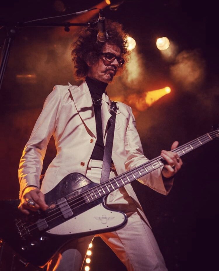 Fantastic sold-out rock and roll concert at @pustervik Gothenburg! Tack så mycket! 🇸🇪 

📸: @Musicinfocus for Messed Up Magazine

#thedarkness #theactualdarkness #thedarknesslive #easteriscancelled #europeantour #sweden #gothenburg #pustervik #meninwhite #allwhiteonthenight