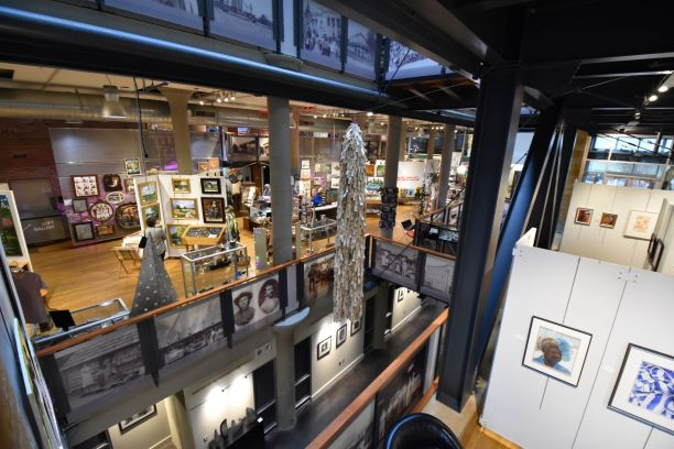 CALSRobertsLib's tweet photo. This shows just three of our five gallery spaces!
#art #artgallery #downtownlr #littlerock #calslibraries #devotedtothecurious #galleriesatlibrarysquare #thegalleriesatlibrarysquare https://t.co/ZZOWFiKY04