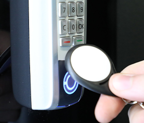 Goodbye PIN, hello easy way in! Accessing Pure Gym has never been quicker or easier. Our new key fobs give you instant access to the gym without having to enter your PIN. Get yours from our vending machines #easyaccess #puregym #24hrs