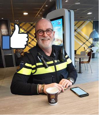WBOVervecht's tweet photo. Vanaf maandag 10 februari is wijkagent René Russ iedere tweede maandag van de maand in de McDonald’s in Shoppingcenter Overvecht.  De eerstvolgende ‘koffie met een cop’ is op maandag 9 maart van 9:00 – 11:00. U bent van harte welkom! https://t.co/qFocKmes0o