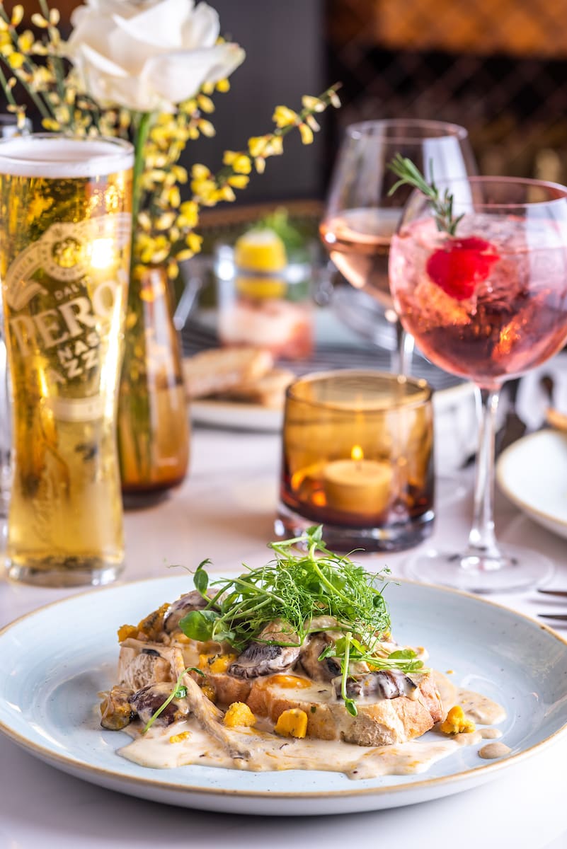 WhiteHartPool's tweet image. This Mother's Day, we are celebrating the special lady that deserves to be spoiled. We know mums like to get he family together so join us for our special mothers day menu, lovingly prepared to put a smile on mums face.