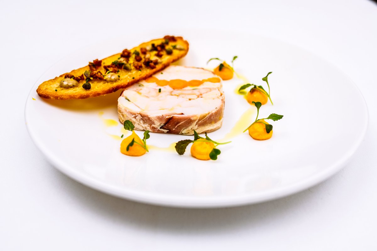 UrchinDublin's tweet photo. Enjoy a delicious evening meal at our @urchinbar during the February Mid-term break!🍴 https://t.co/LbQ7L2qsHi