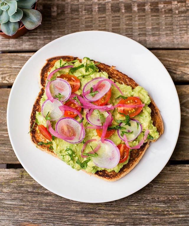 Hump day calls for avocado toast....and every other day, too. Come grab yours with or without an @lakemeadownaturals egg &amp; maybe (ok, definitely) an @lineagecoffeeroasting coffee 👌☕️ #breakfast #middaysnack #alsoknownaslunch #treatyourself #avocadoto… ift.tt/2wmW46f
