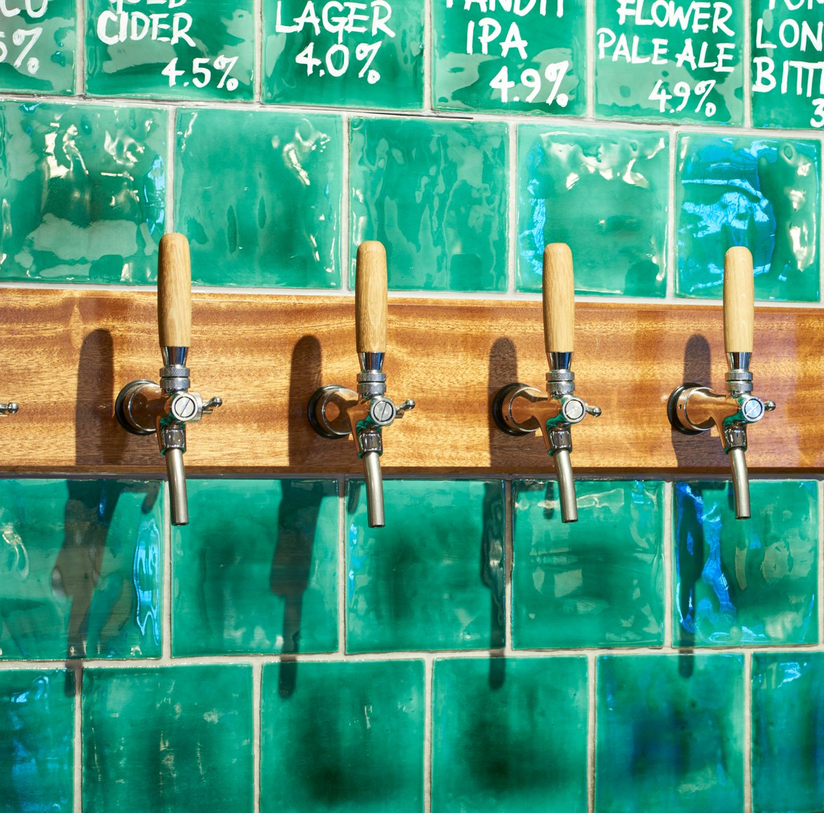 designworkstile's tweet photo. We've supplied a selection of our Winchester tiles to the newly renovated Bull Inn in Totnes - a stunning organic pub based just down the road from our #Exeter offices.

The below showcases our tiles behind the bar - just look at that gorgeous glaze! #tiles #commercialinteriors https://t.co/PYZdfEAd5d