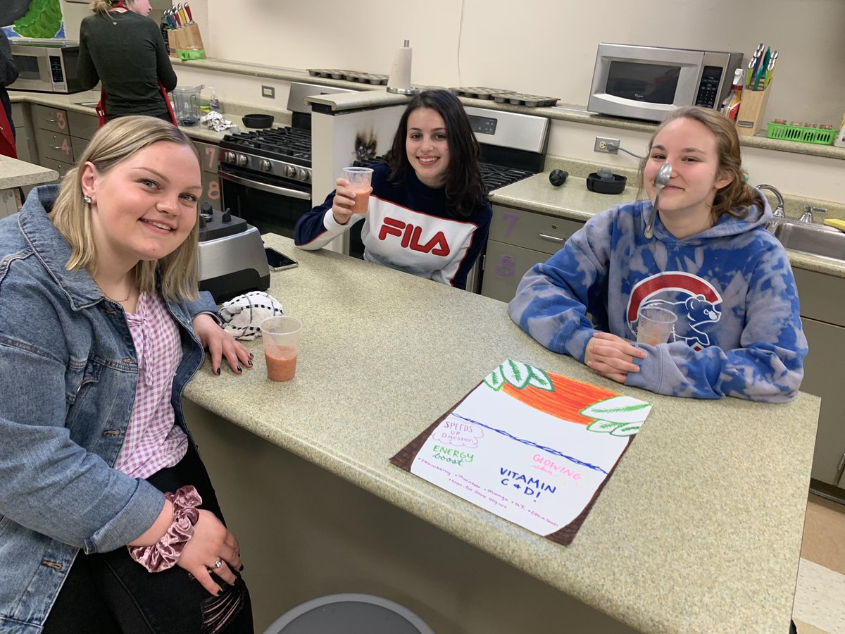 GWBusFACS's tweet photo. Smoothie Challenge is underway in Nutrition &amp; Fitness!  #LiveLifeWell #wellness https://t.co/UvyW7bVR9P