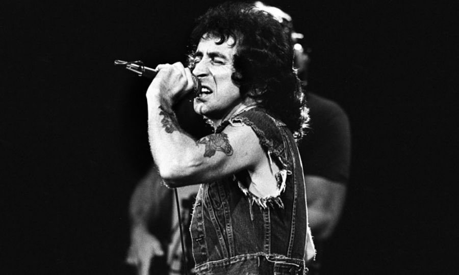 QueSeaRockPy1's tweet photo. 🎸Hoy se cumplen 40 años de la muerte del gran #bonscott 🎤...tenía 33 años cuando se fue a causa de una intoxicación etílica...

#quesearock #radiorock #espaciorock #cderock #cde #acdc #acdc⚡️ https://t.co/sT86z1JVP9