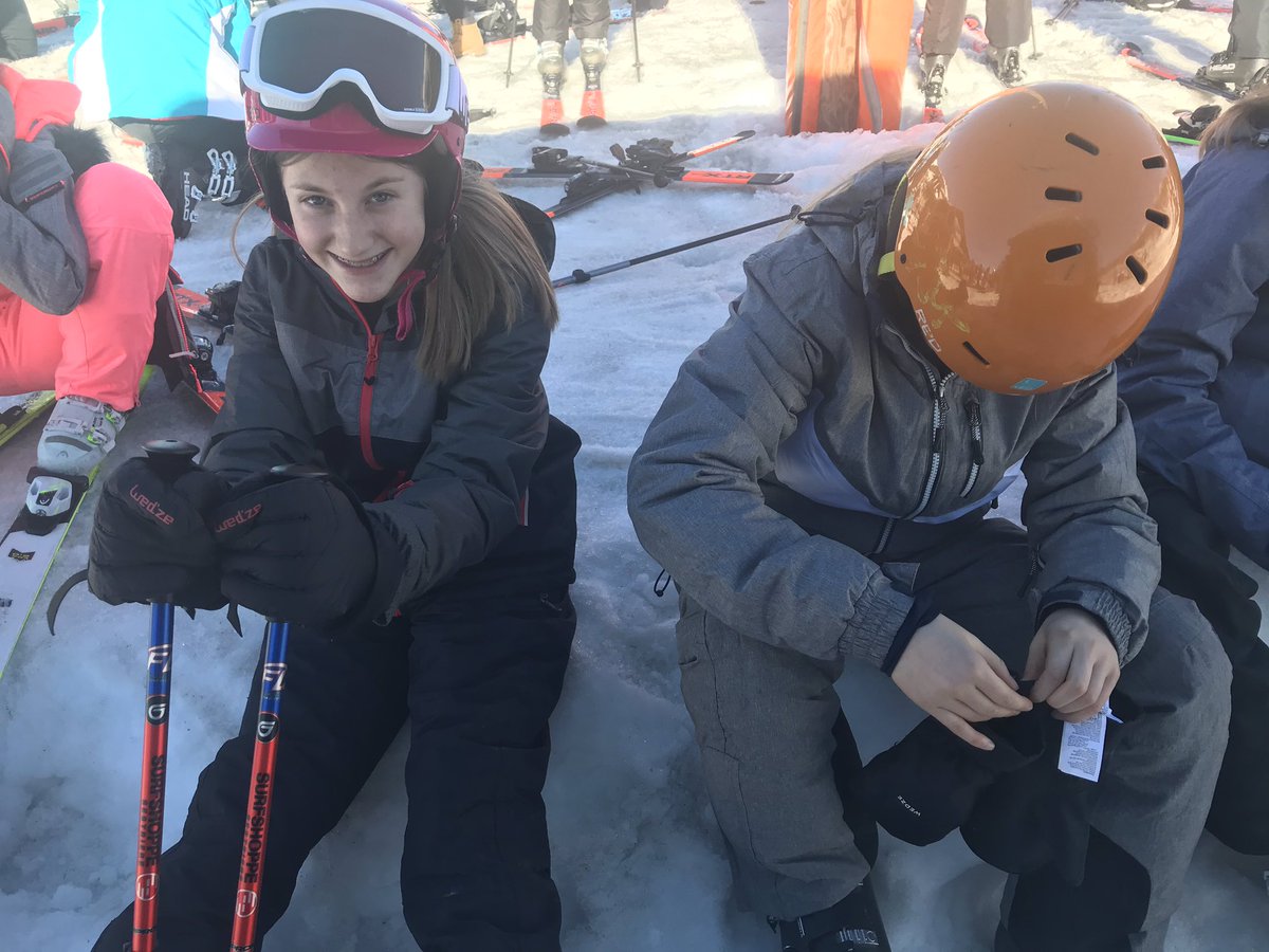 MrSimpson_GSA's tweet photo. Really trying to get a recognisable photo of both Palmer girls...#Sestriere20 @GSA_Sports https://t.co/lhHyunFOO7