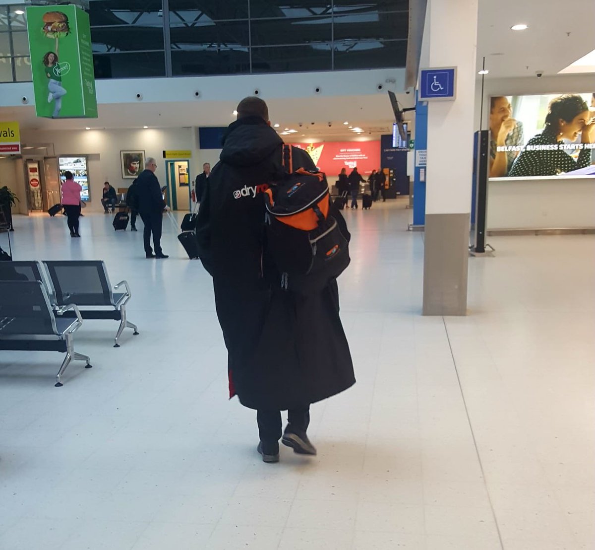 Safe to say walking through the airport with my <a href="/dryrobe/">dryrobe</a> on gave me a few funny looks, even the airport police stopped me to ask questions..
#dryrobe #enduranceathlete #nicklisterfitness