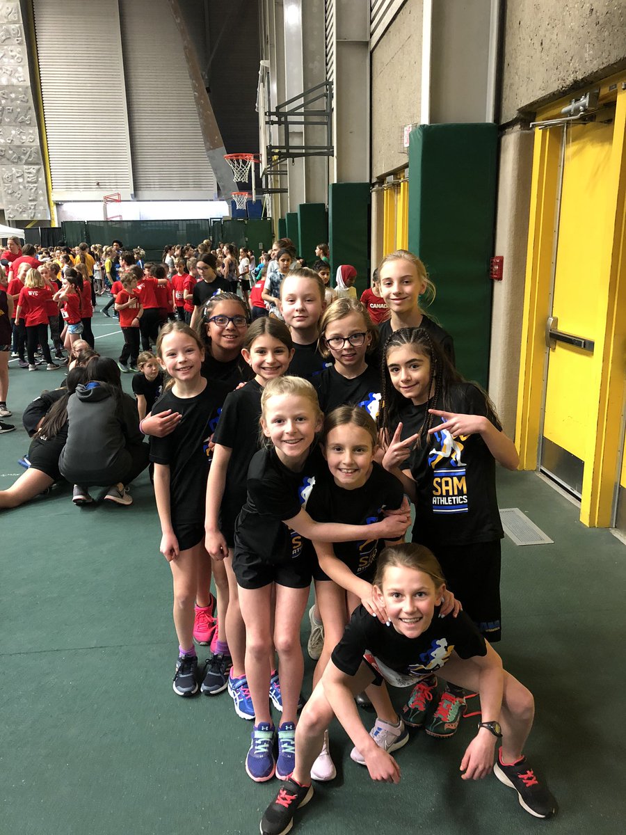 SAMSchool's tweet photo. Girls B ready to run at the @RRIndoorGames https://t.co/URa1LFEHSH