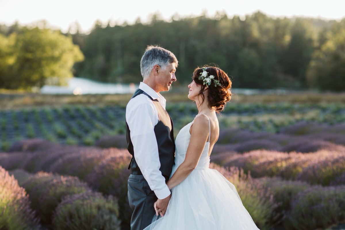 pelindaba's tweet photo. #Love must be in the air, because February is #NationalWeddingPlanningMonth! If you've dreamt of #exchangingvows in a field of #flowers or celebrating your love on a charmingly rustic farm, we can make it happen. More info here: https://t.co/gd7E7vwbGn #farmwedding #weddingvenue https://t.co/A7RtJgHw9W
