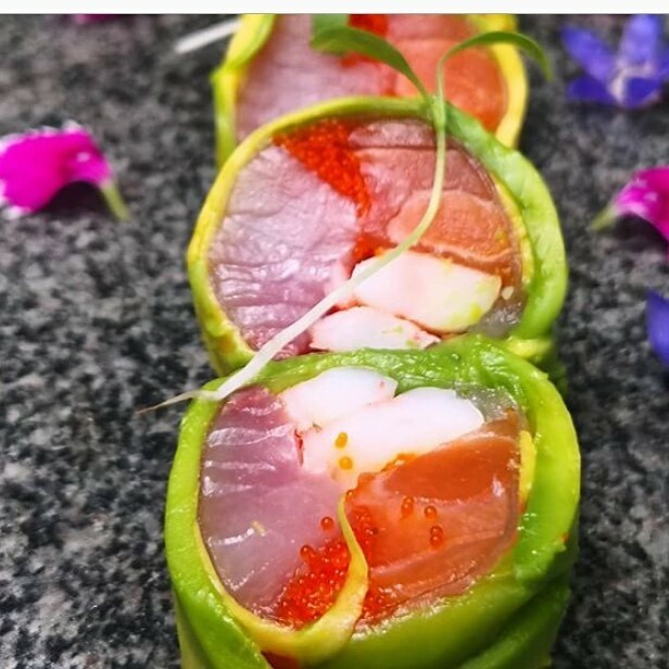 “Europeo ha dado un vuelco y ha sacado a la luz al Jardín Secreto. ¿Cómo es esto? Ahora, este bar, que comenzó funcionando un solo día a la semana en la parte trasera, se apoderó del concepto, tanto en su verde terraza como en las mesas del interior, mie… ift.tt/2wysZoN