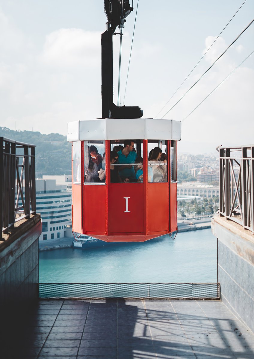 aspasiosrentals's tweet image. Would you like to see #Barcelona Like you never did before? Discover Barcelona #Cablecar 🚡 and enjoy amazing #views of the city and the Mediterranean sea. 🏙