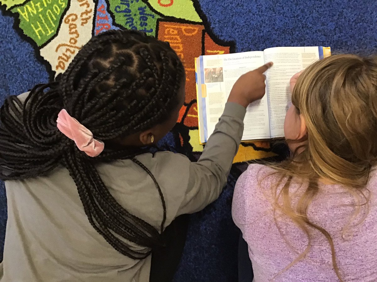 AbbeyUpton's tweet photo. Exploring different resources to learn about the Declaration of Independence with our partners today! #CRFamily #cre219 https://t.co/M6V5yXvzBg