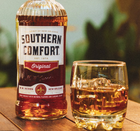 EMDistributor's tweet photo. Enjoy a glass of Southern Comfort on the rocks. 

#southerncomfort #drinkresponsibly https://t.co/DzUAmL1xjY