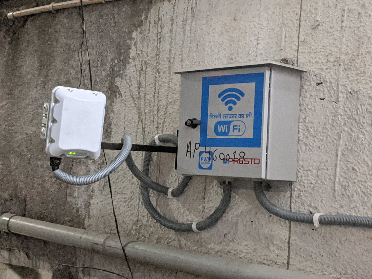 Geeta_Mohan's tweet image. Delhi government&apos;s free WiFi installation in my colony. 
दिल्ली सरकार का फ़्री वाइफ़ाई

@AamAadmiParty @ArvindKejriwal @msisodia