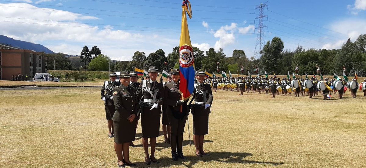 Vamos_Sumando's tweet photo. @PoliciaColombia @USEmbassyBogota @EducacionPonal @EscuelaSubof @policiasbiensud @RevistaViveAfro @ONIC_Colombia @EisonPalacios @Policia924FM @mindefensa @ViceColombia @StateINL Ellas son las próximas patrulleras de la @PoliciaColombia  se forman en la escuela provincia de sumapaz "Intendente. Maritza Bonilla Ruíz" #ESSUM al mando de la CR. Dalila Patiño @Patinodf. #Mujeres con #Vocación de #Servicio por #Colombia #Vamos_Sumando @USEmbassyBogota #Becas https://t.co/uheH9EtNB3