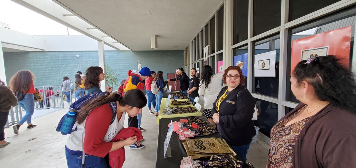 RioHondoCollege's tweet photo. Day 1 of Senior Preview Day. We have over 600 high school seniors exploring college life and future options here at Rio Hondo College. #iLoveRioHondo #collegelife #highered https://t.co/tDl7TuLQmI