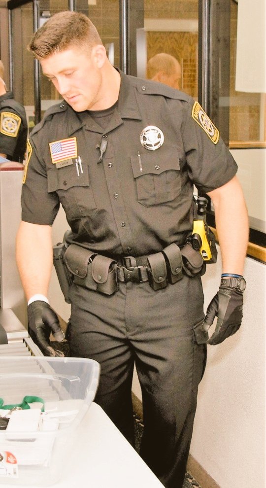 countryjocks9er's tweet photo. #hotmeninuniform #alphacop #musclejock #alphamuscle #sweatymuscle #sweatyjock #bwc #bigwhitecock #bwcshowoff #hungshowoff #hugewhitecock #proudjock #proudcock #whitemuscle #alphapride #bwcworship #alphaworship https://t.co/xx9Fx581UU