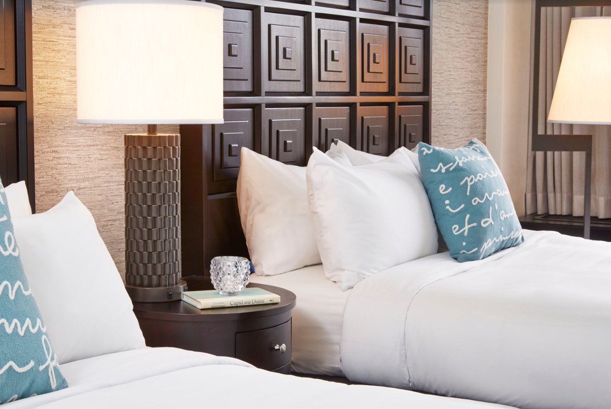 Are you ready for your best stay? Beautiful #Asheville awaits! #RenHotels >>renho.tl/2V59Y7y