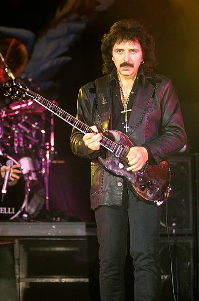 Há 72 anos: Nascia Tony Iommi, o Senhor dos Riffs

Happy Birthday Master!!!   