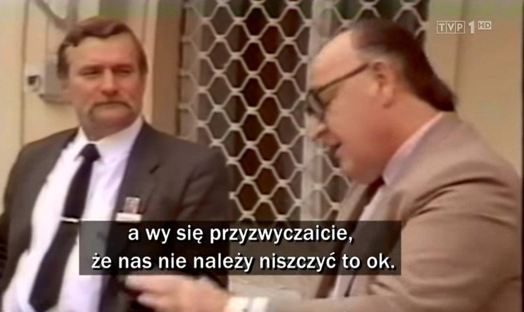 https://pbs.twimg.com/media/ERJ5lhdWoAINLRO.jpg