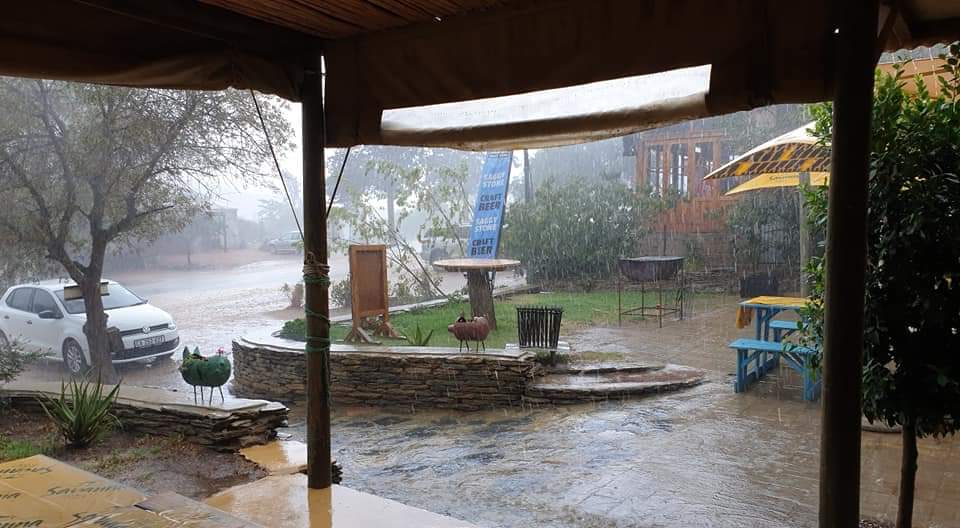 Barrydale: Rain at last! More than 20 mm ⛈️🌧️⛈️ 📸Janine vd Riet Neethling <a href="/SAWeatherServic/">SA Weather Service</a> <a href="/sawx_sa_weather/">Previously SAWX</a> <a href="/eNCA/">eNCA</a> @eNCAWeather <a href="/venter_annette/">Annette Venter</a> <a href="/debeer_anika/">Anika De Beer</a> @JoelGuy_ <a href="/TeamNews24/">Team News24</a> <a href="/Amorersg/">Amore Bekker</a> <a href="/zarsg/">RSG 100-104FM</a> <a href="/AgriWesKaap/">Agri Wes-Kaap | Agri Western Cape</a> @AgriSAOfficial <a href="/landbou/">landbou.com</a> <a href="/TheSAnews/">TheSouthAfrican.com</a> @SABCNewsOnline <a href="/maroelamedia/">Maroela Media</a>