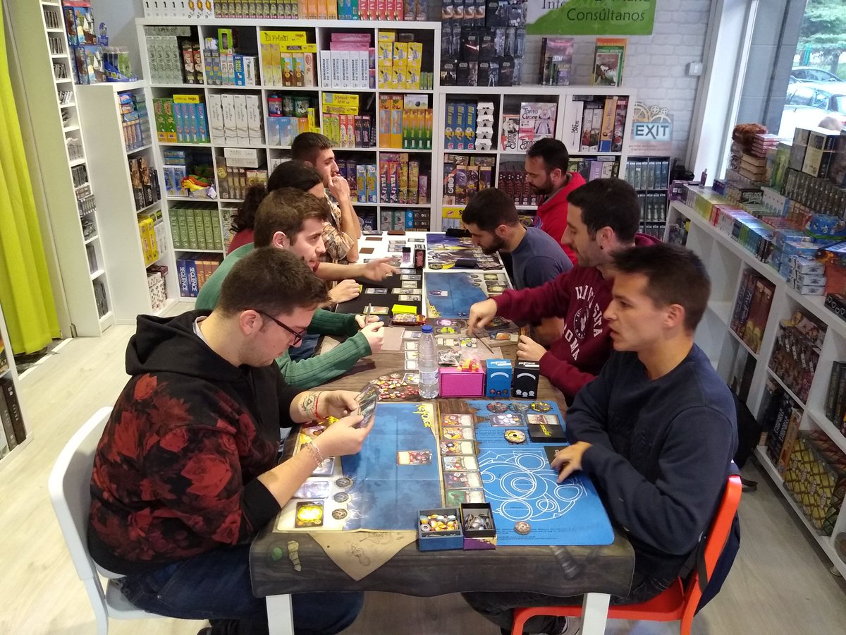 bazar_iglesias's tweet photo. #chainbound de #keyforge de @FFGames_ES ¡A tope! https://t.co/ICME2cnKQz
