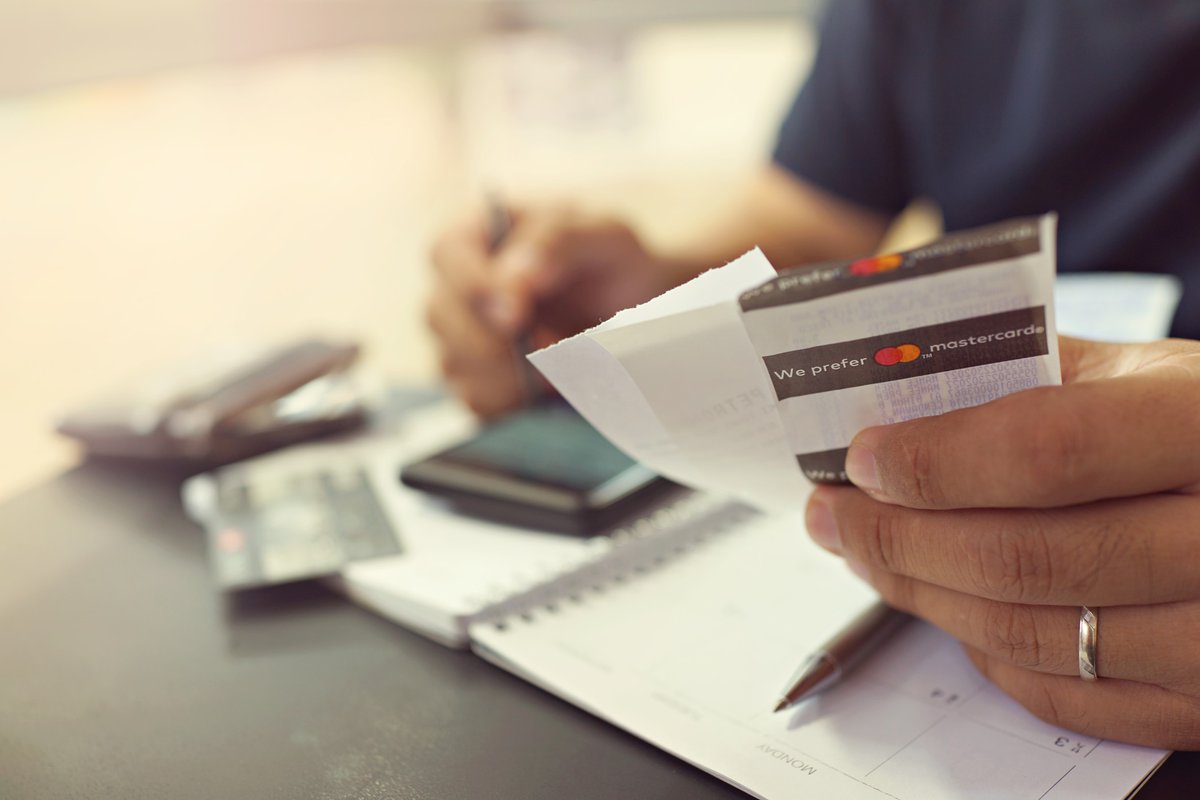 Indepth_finance's tweet photo. #SmallBusinessTip - Since many purchases are tax-deductible, it's important to keep track of your receipts. We recommend using an accounting like #Freshbooks, #Quickbooks, or #Wave that has a smartphone app. This way you can quickly snap photos of receipts when you receive them. https://t.co/Cgp122mEwK