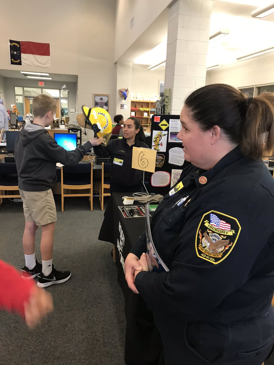LindeeParsons's tweet photo. #cteweek Northview Career Fair is going strong. We love our community and appreciate volunteers sharing with our students. https://t.co/xMywDKywP4