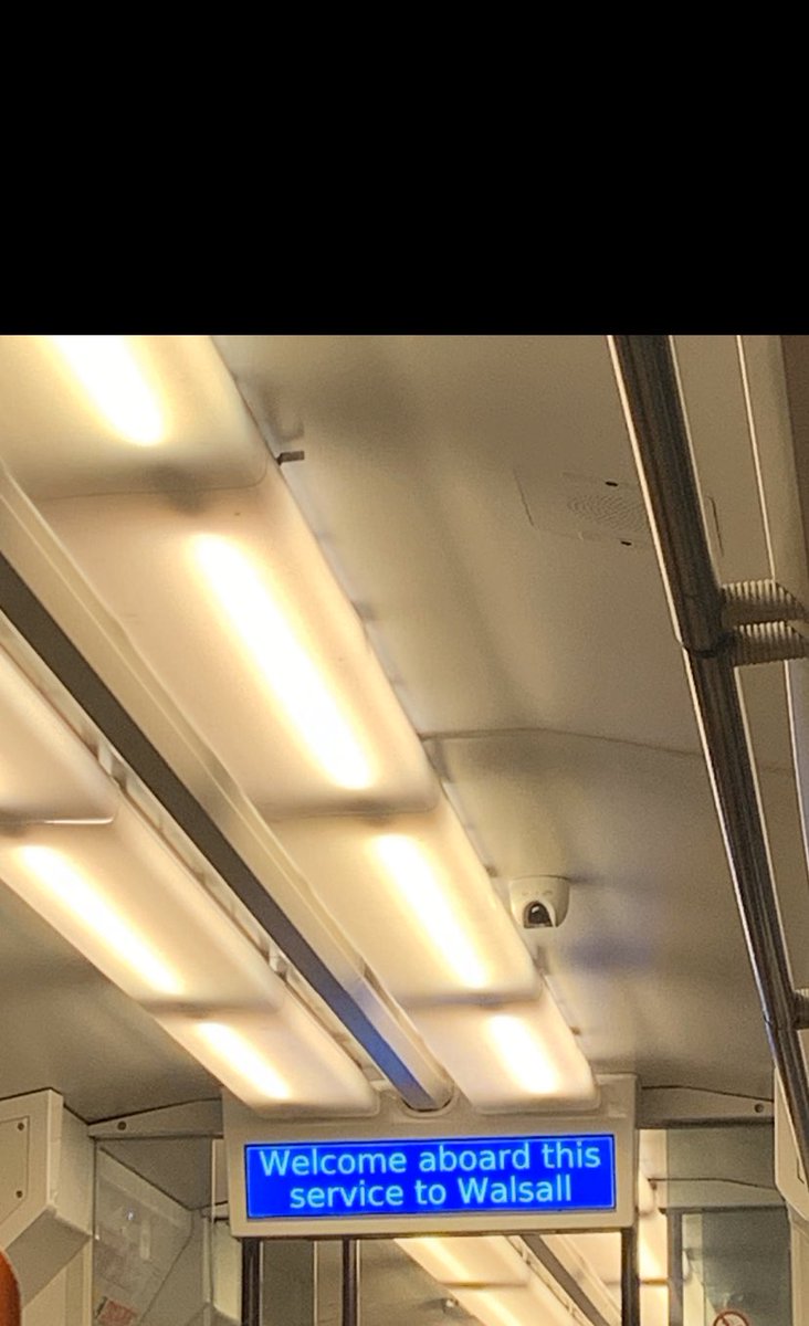 grump323's tweet photo. Off to Bromsgrove or it is Walsall? 🤔🤔 front set 323205 says Bromsgrove, rear set 323218 says Walsall. Driver seems to be taking it the right way 😊. Not sure what to make of these new Info screens. Let’s hope the new ones on the new class 730 trains work. #ITGlitch https://t.co/bsTGo1gssb