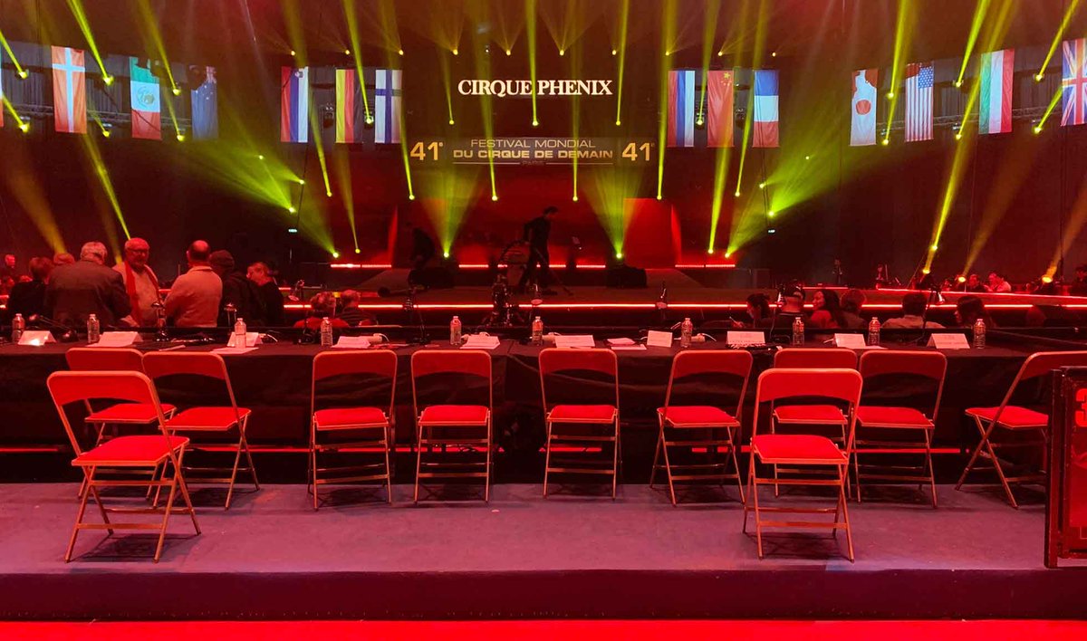 fonctionmeuble's tweet photo. Fonction Meuble était prestataire lors du 41ème Festival Mondial du Cirque de Demain au @CirquePhenix 🎪
Le Jury était installé sur nos chaises Vegas pour admirer les numéros plus WOW les uns que les autres 🤸‍♀️ 
#show #mobilier #furniture #location #rental #paris #fonctionmeuble https://t.co/2PyuzMcn2G