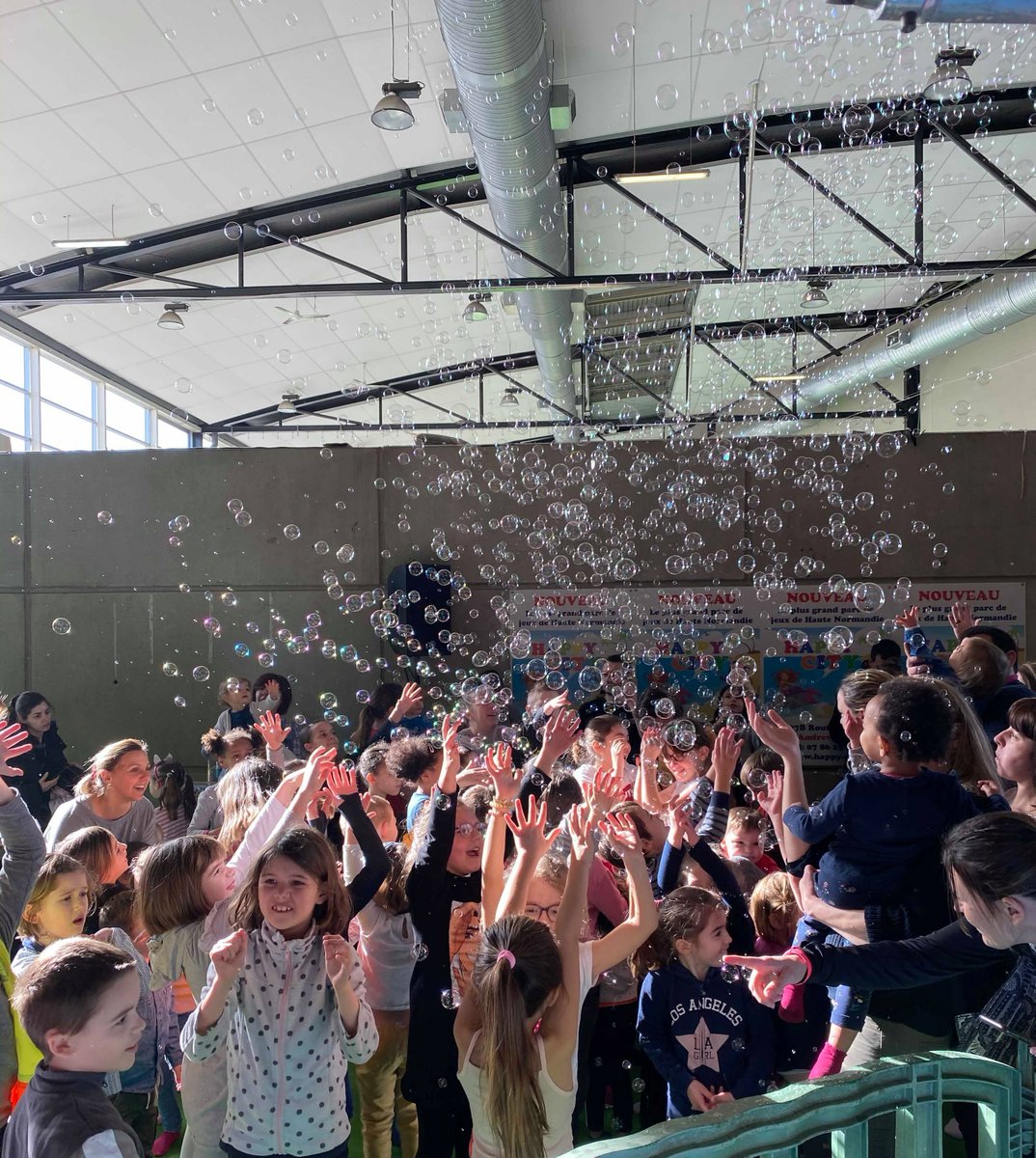 En collaboration avec Happy City Rouen, venez participer chaque jour à 10h45 à l'animation "Happy City Party"😊👍

Au programme : chasses aux trésors, bulle party et chorégraphies de folie seront aux rendez-vous ! 🏴‍☠️🎶🎁
#loisirsland #vacancesenfamille  #amusement #rire #rouen