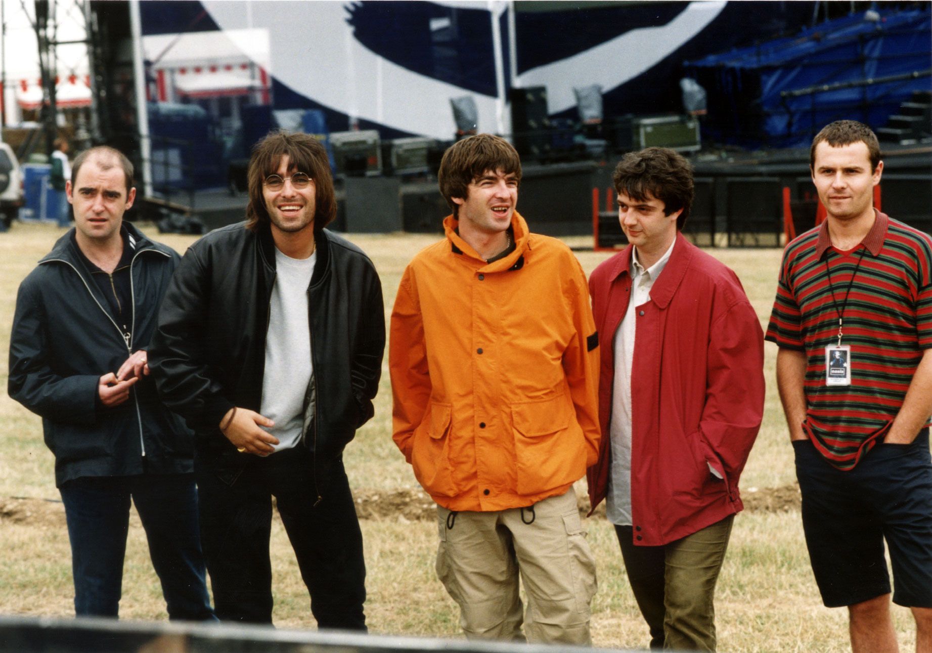 Hitos del Rock on Twitter: "19-02-1996: La banda británica Oasis ...