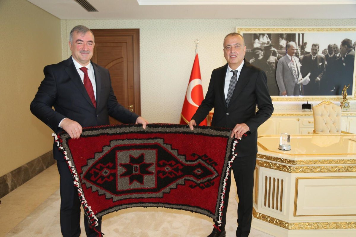 iyusufturanli's tweet photo. Kahta Belediyesi olarak, İstanbul Ataşehir Belediyesi ile Kardeş Belediye Protokolünü İmzaladık. Protokolün Kahta’ya ve Ataşehir ilçesine hayırlı olmasını dilerim.

Kardeş Belediye Başkanımız Sayın @battalilgezdi34’ye de ilgi ve alakalarından ötürü kendilerine teşekkür ederim. https://t.co/h6Rokur5iP