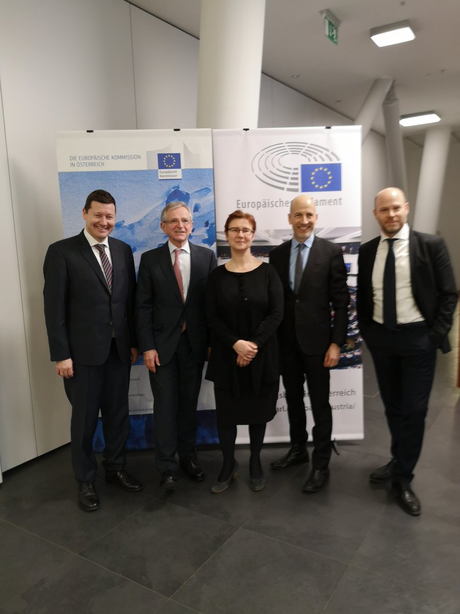 oegfe's tweet photo. Los geht's, wir diskutieren in spannender Runde über das #EUBudget mit Wilhelm #Molterer, @MargitSchratz & @MagratheanTimes https://t.co/XUiSOyJase