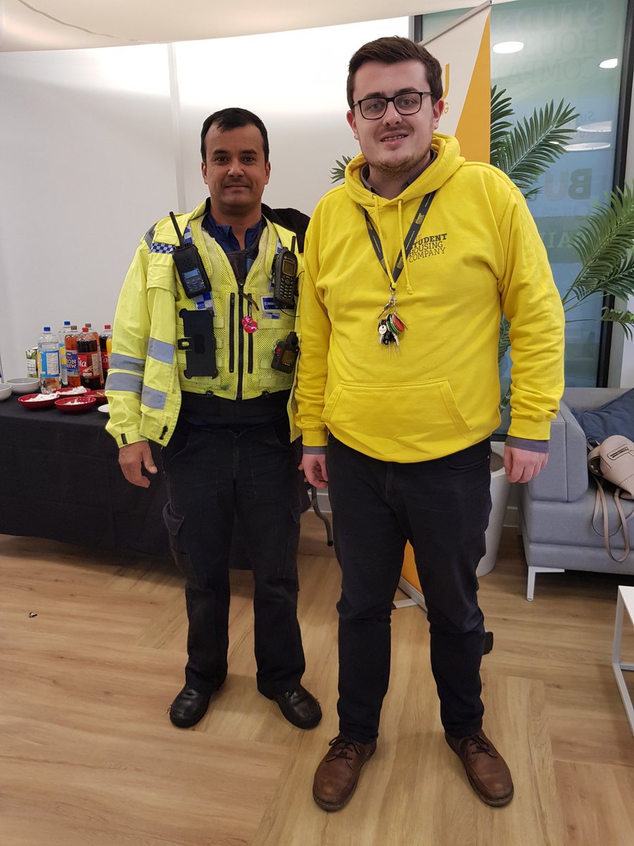 PCSOHarold's tweet photo. Pcso Harold is at Bailey Point today with the management recruiting volunteers to help support local charities. 
#dorsetpolice #npt #yousaidwedid #bike #csas #thewaveproject #theyellowhouse #BaileyPoint https://t.co/eU7Earbbfj