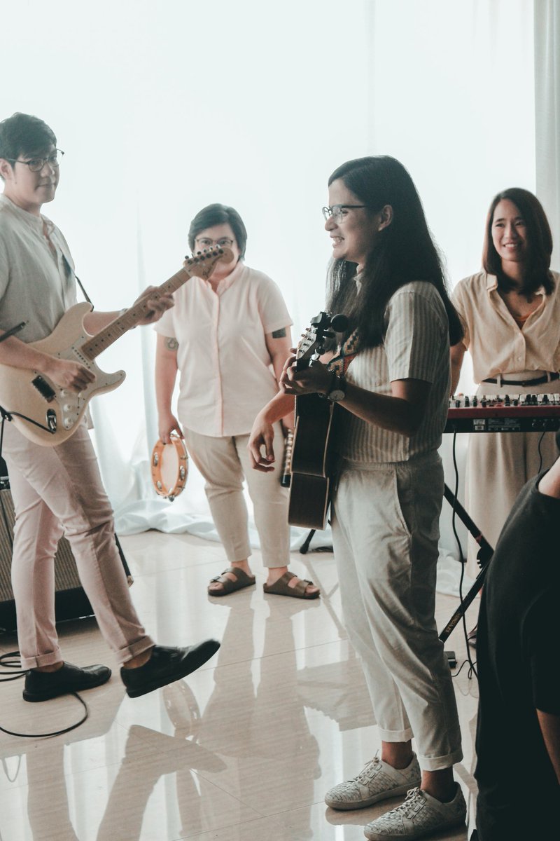 BenAndBenBTG's tweet photo. 2 days to go before the #MasyadoPangMaagaMV release.
Sino excited mawasak? 😂
Meanwhile, keep on streaming #BenAndBenFallMV:
https://t.co/YDabpTSNxR
💛💙
#thismeansiloveyou #lovecreatively #puhon https://t.co/VLgtjcGGwE