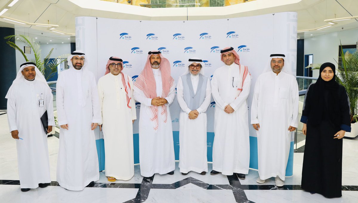 JeddahChamber's tweet photo. زار #غرفة_جدة الرئيس التنفيذي للمركز الوطني للمنشآت العائلية 
الأستاذ طلال العجلان 
والتقى رئيس مجلس الإدارة الأستاذ محمد يوسف ناغي والأمين العام المهندس عماد هاشم.

#جدة
#السعودية https://t.co/KVSCljhlg8