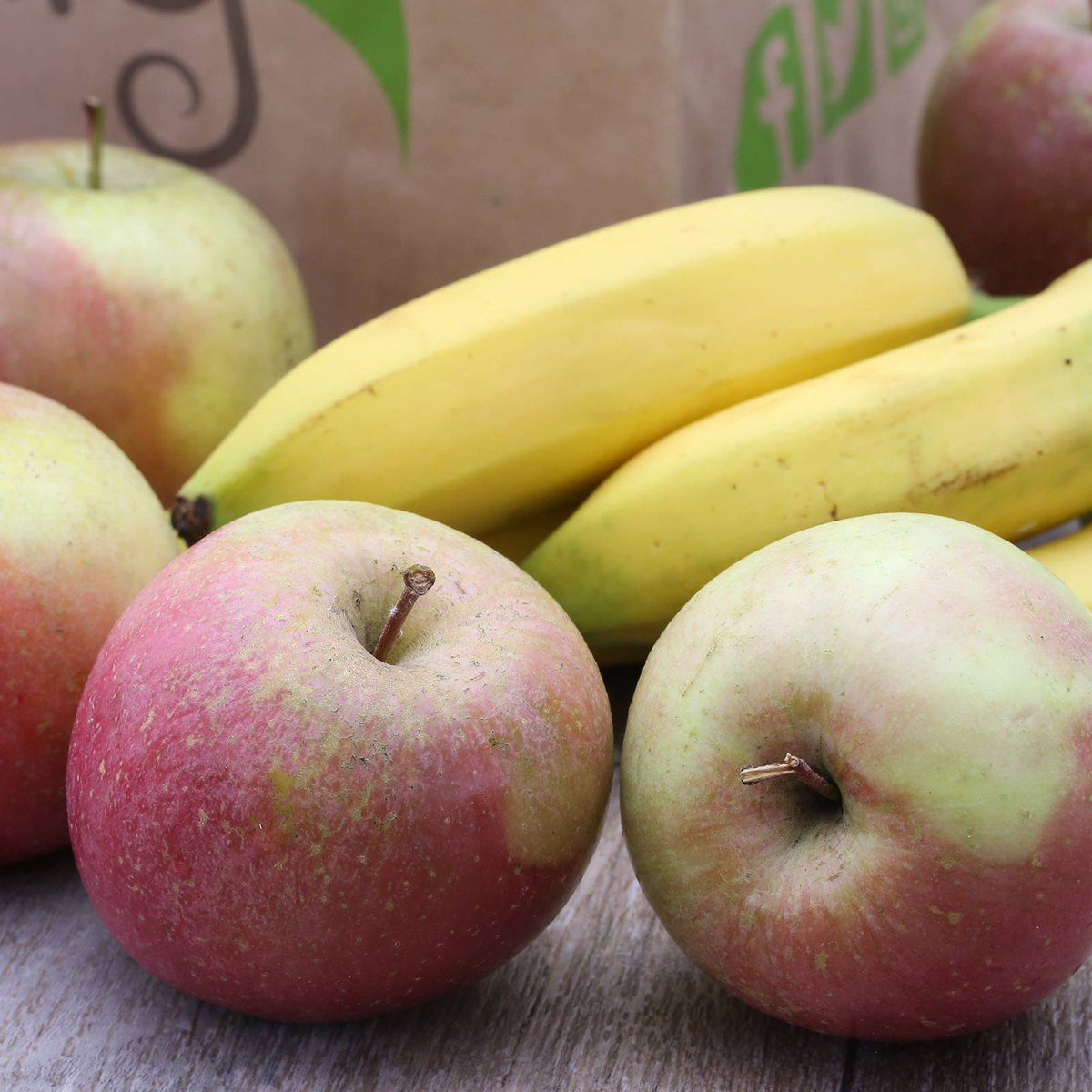 Un p'tit coup de mou pendant l'après-midi ?
Prenez une pause pour repartir avec la banane ! 🎉

Pour votre pause fruitée, cette semaine, on vous propose : de juteuses oranges BIO, des pommes, des bananes BIO (commerce équitable) et un mélange de fruits secs BIO !