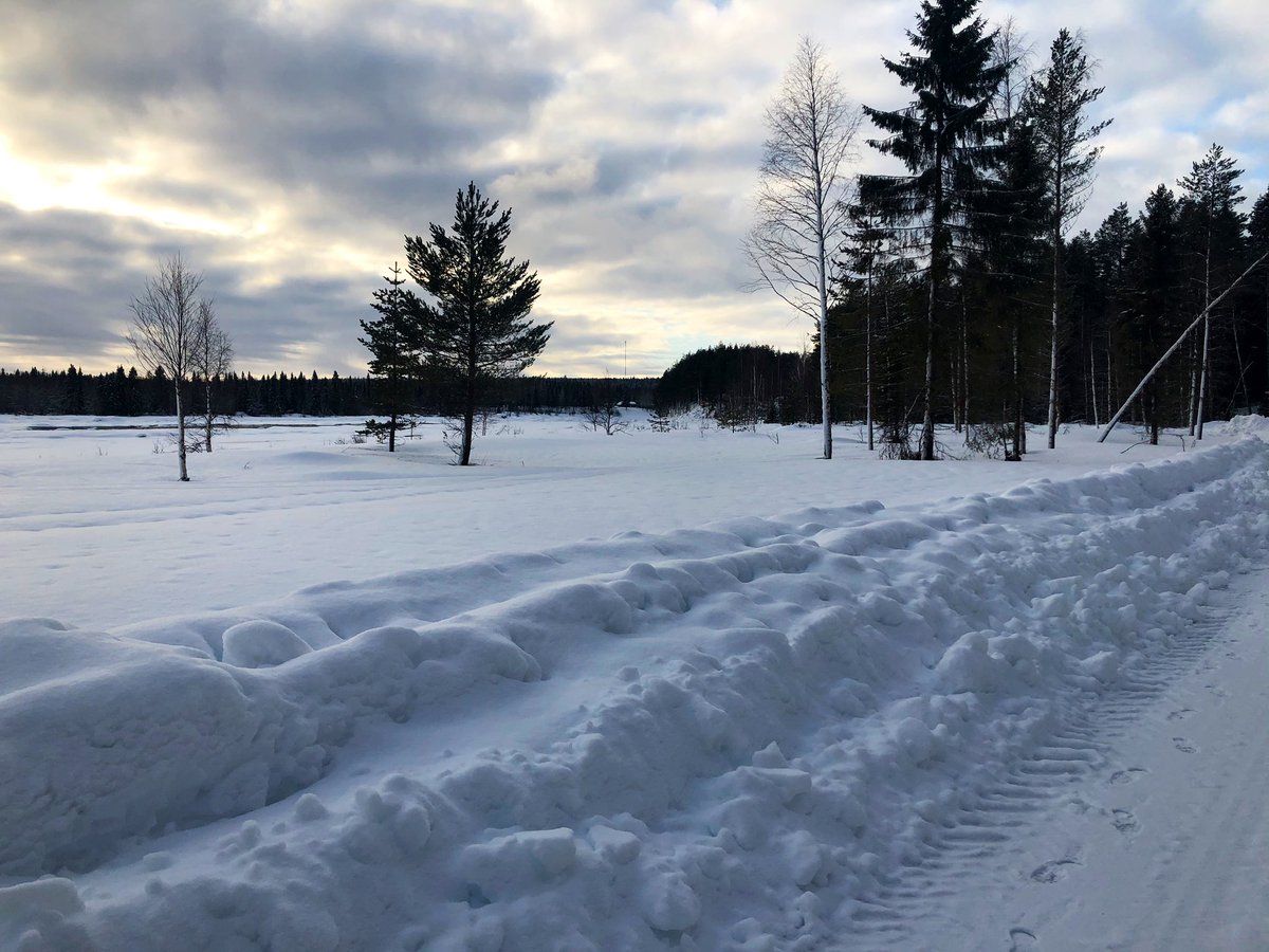 Mikamarkus's tweet photo. Illalla Keminmaa-Tornionjoki 400 kV voimajohtohankkkeen YVA:n yleisötilaisuus Torniossa. Toivottavasti saadaan taas tupa täyteen hankkeesta kiinnostuneita. #RAC3 @Lapin_ELY @fingrid_oyj https://t.co/F8fj79OBsH
