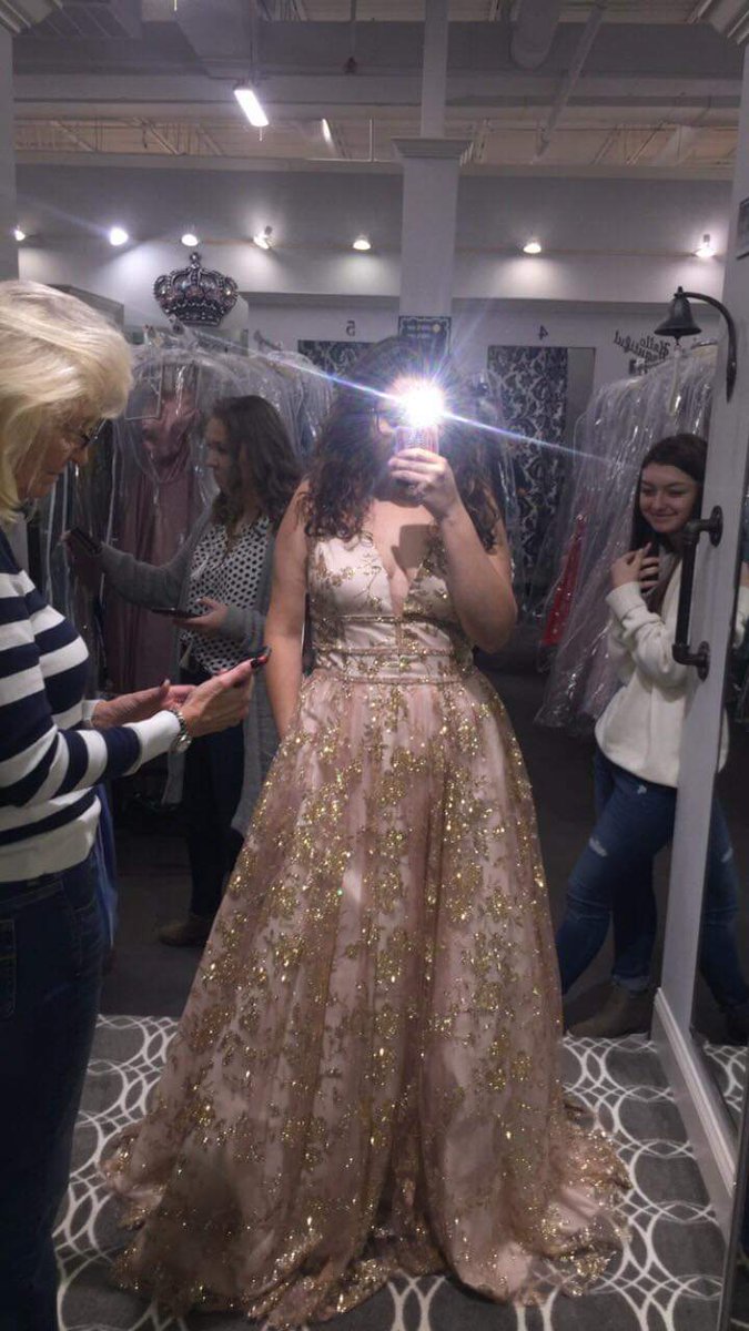 Erica84Williams's tweet photo. Idk if this is still going on. I hope so and hope this gets noticed. My daughters senior prom is coming up and I would love to be able to give her some new makeup to wear on her big night. Just look at how beautiful her dress is she needs beautiful makeup #RandomActsofColourpop https://t.co/5eNBFf23jH