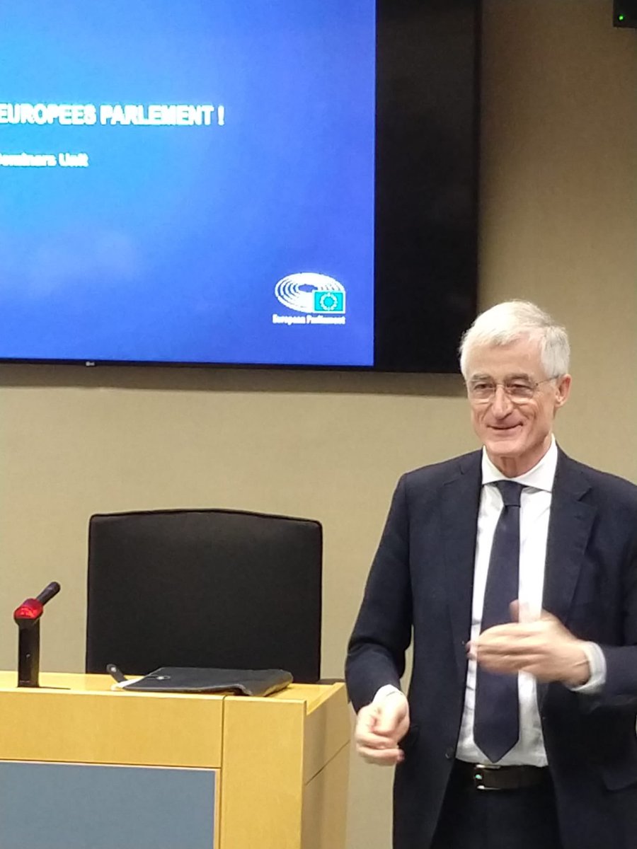 GeertBourgeois's tweet photo. Fijne ontmoeting met deze enthousiaste studenten politicologie @KULeuvenKulak in het Europees parlement. Veel succes met jullie verdere studies! https://t.co/hmjckKaHYX