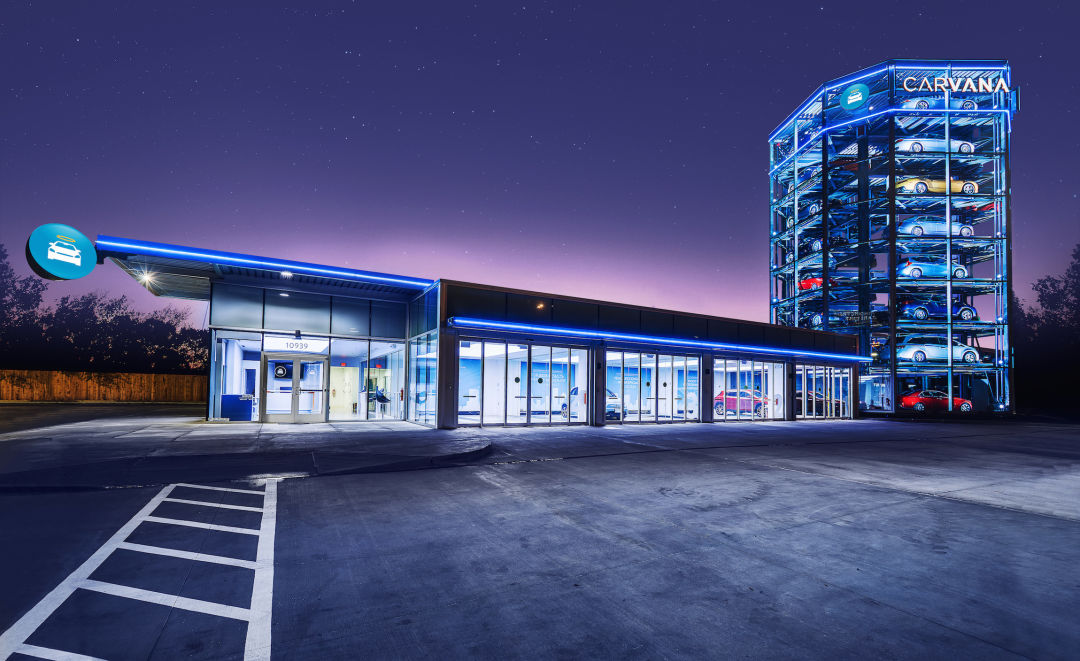 omnivend's tweet photo. And we think our vending machines are convenient, here's one that sells CARS. IMPRESSIVE. 😲😲😲 #nextlevel #twopointo #vending #innovation https://t.co/jI7vvtBkVj