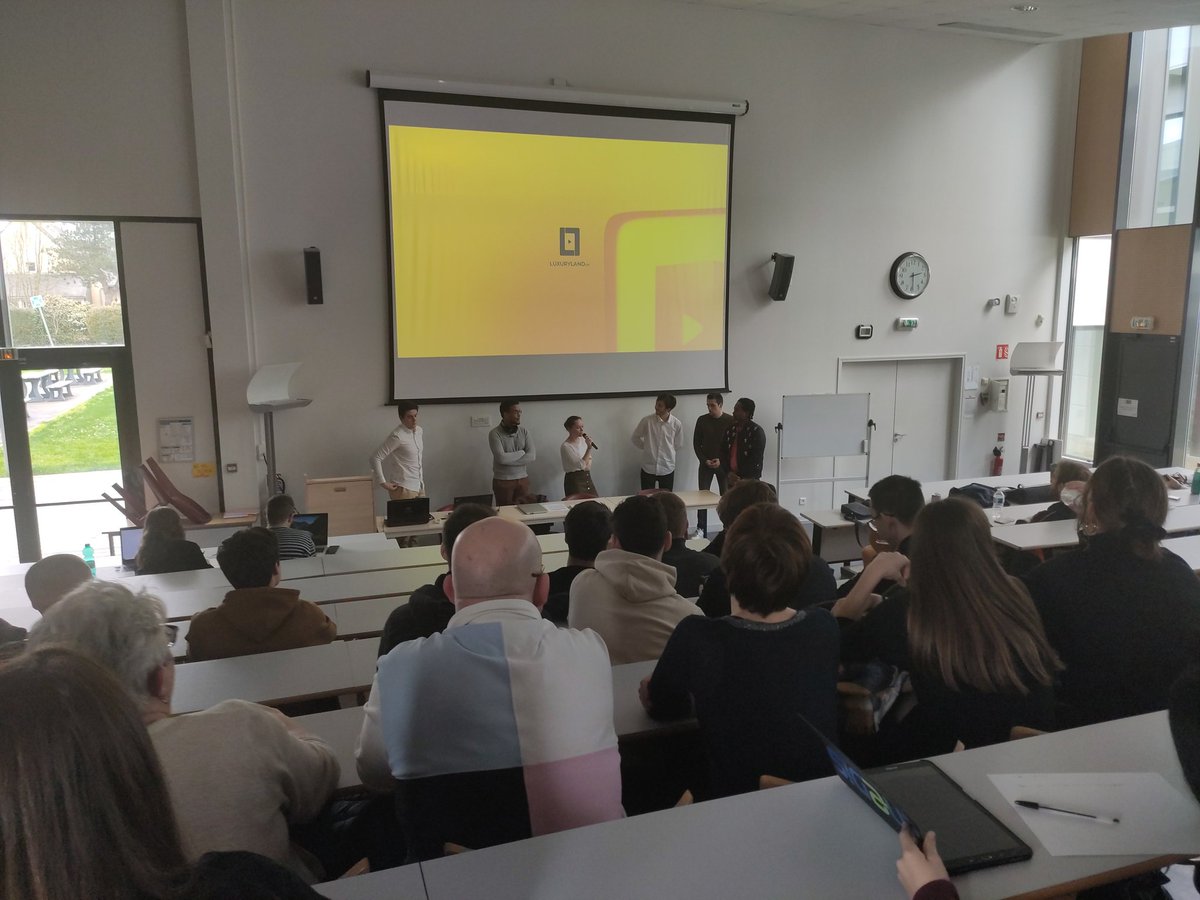 MDSAngers's tweet photo. Présentation de Luxuryland , projet pro des étudiants B2 de l'école. https://t.co/jFeHkmcuEb