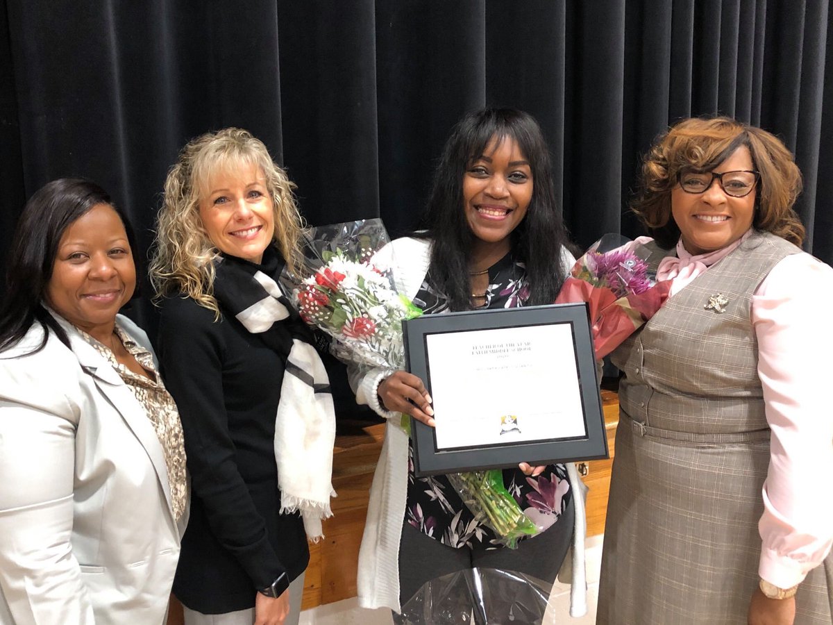 sansone_sci's tweet image. Another celebration in @DoDEA_Americas for the newly named 2021 Southeast District Teacher of the Year. I can’t wait to work more with you— congratulations! 🎉 #DoDEAproud #teach4dodea