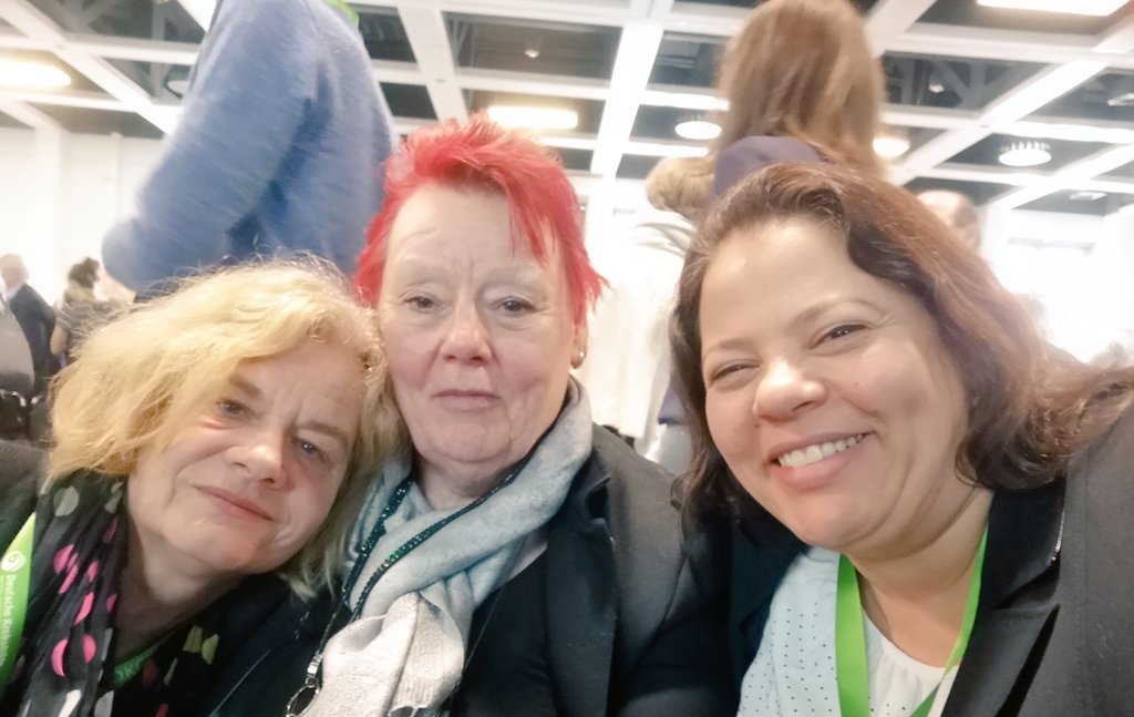 AH22053293's tweet photo. Hamburger Vertreterinnen gemeinsam bei der Eröffnung des #dkk2020 - #hamburgerkrebsgesellschaft #frauenselbsthilfe #ucch https://t.co/FZPV4jENUZ